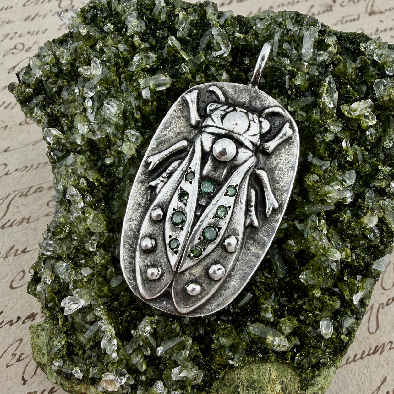 
                  
                    CICADA Luxe Necklace 9 Green Diamonds in Silver - SPARKLE XI
                  
                