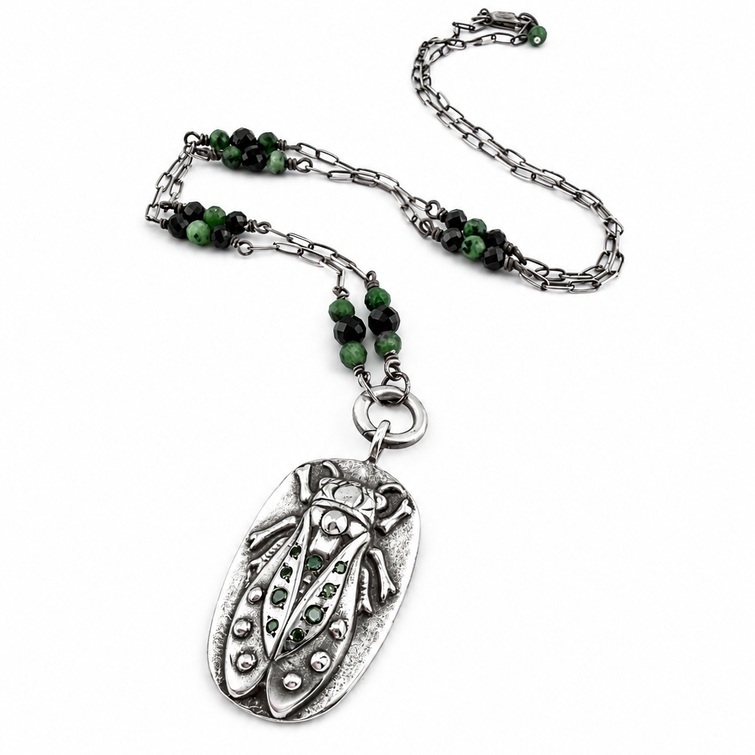 
                  
                    CICADA Luxe Necklace 9 Green Diamonds in Silver - SPARKLE XI
                  
                