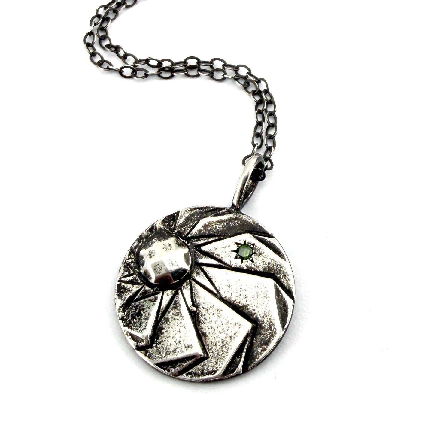 
                  
                    HORIZONS Necklace - SILVER with Green Diamond
                  
                