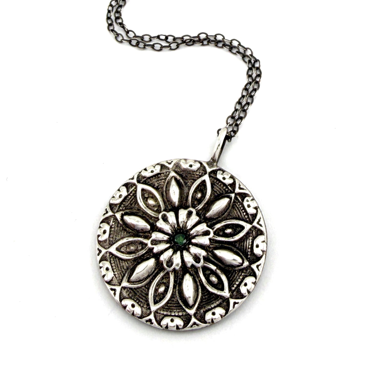 
                  
                    RADIANCE Necklace with Green Diamond - SILVER
                  
                