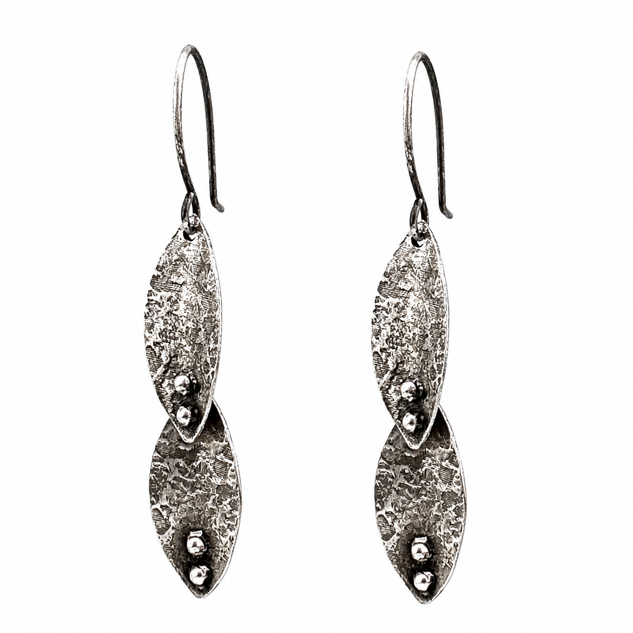 
                  
                    PETAL Earrings Midi - Silver
                  
                