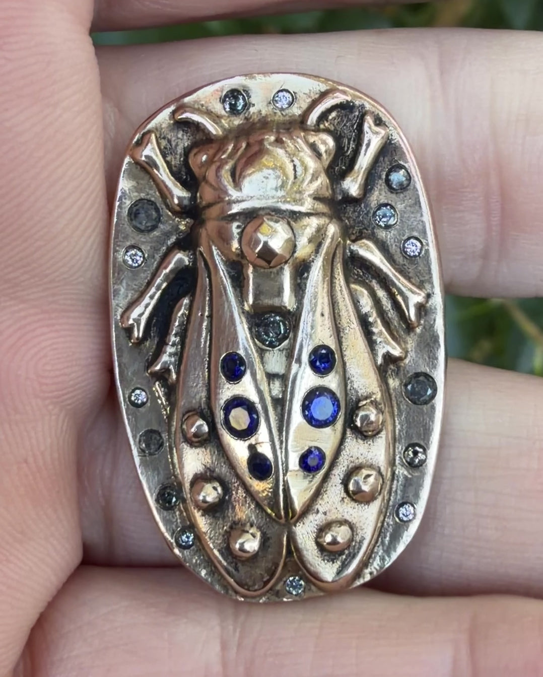 
                  
                    Load and play video in Gallery viewer, CICADA Ring - 22 Blue Sapphire and Diamonds - Size 9 1/4 - SPARKLE V
                  
                