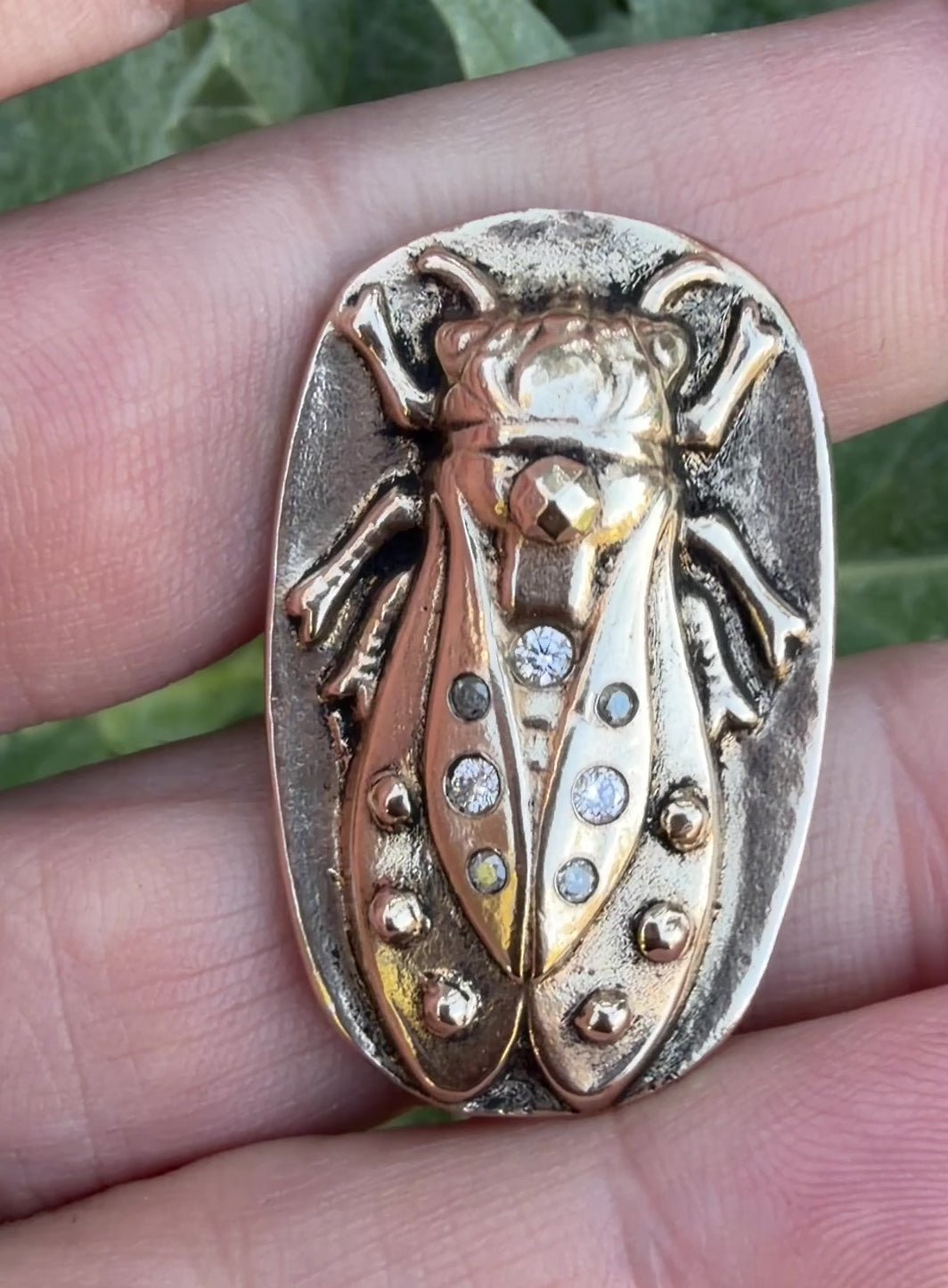 
                  
                    Load and play video in Gallery viewer, CICADA Luxe Ring - 7 White and Salt + Pepper Diamonds - Size 8 - SPARKLE VI
                  
                