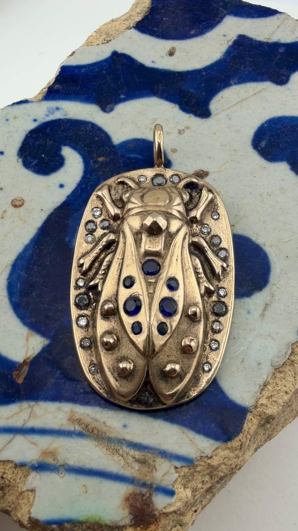 
                  
                    Load and play video in Gallery viewer, CICADA Luxe Necklace 29 Blue Sapphires and Diamonds - SPARKLE IV
                  
                