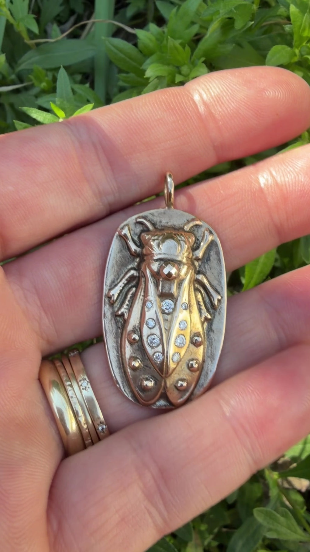 
                  
                    Load and play video in Gallery viewer, CICADA Luxe Necklace with 9 White Diamonds - SPARKLE I
                  
                