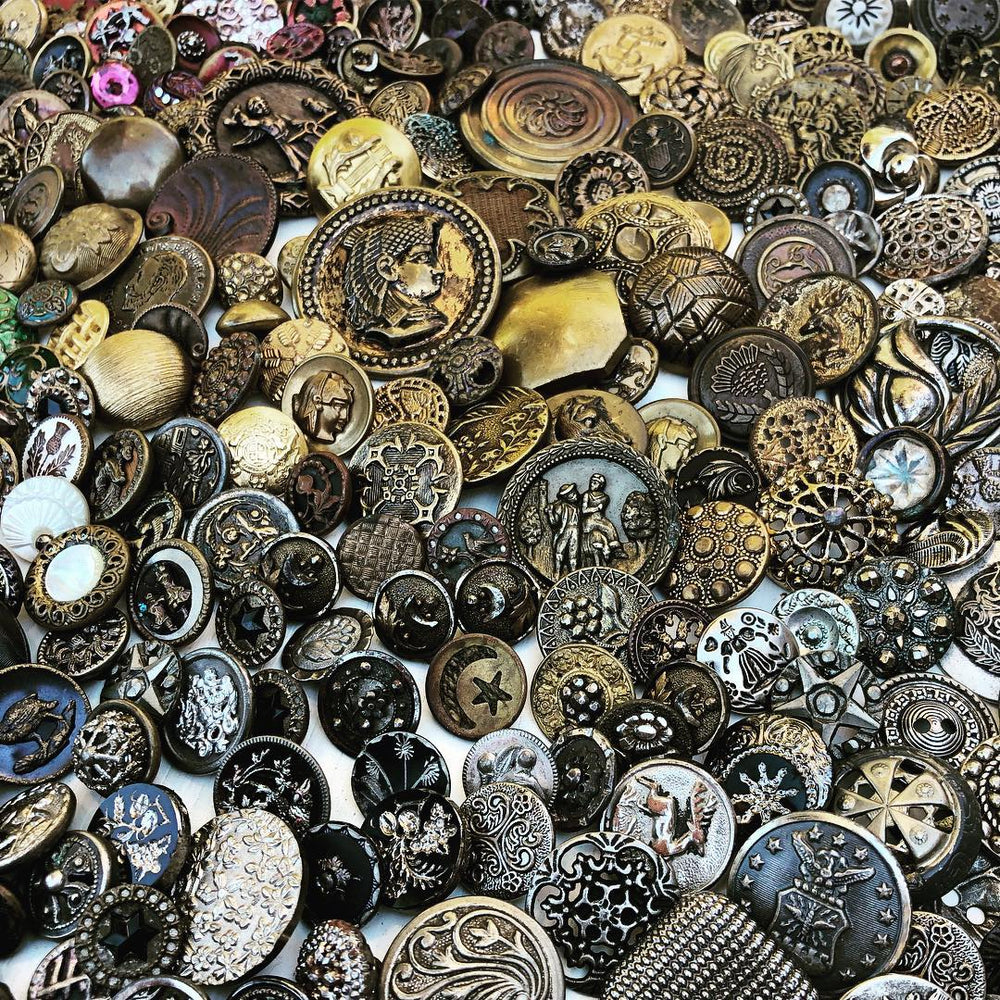 
                  
                    LAVENDER SKY PEACOCK Vintage Button Necklace - Gold
                  
                