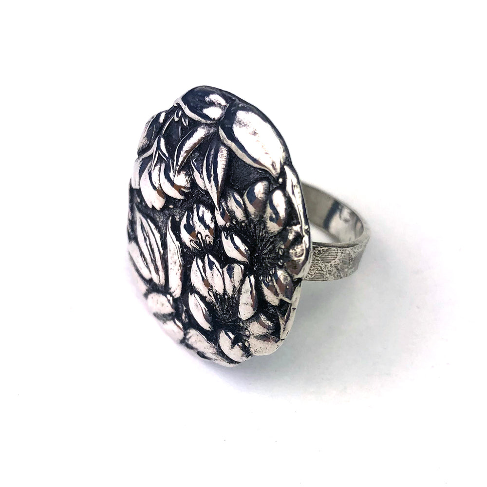 
                  
                    CAMELLIA Meiji Ring - Silver - Size 9
                  
                