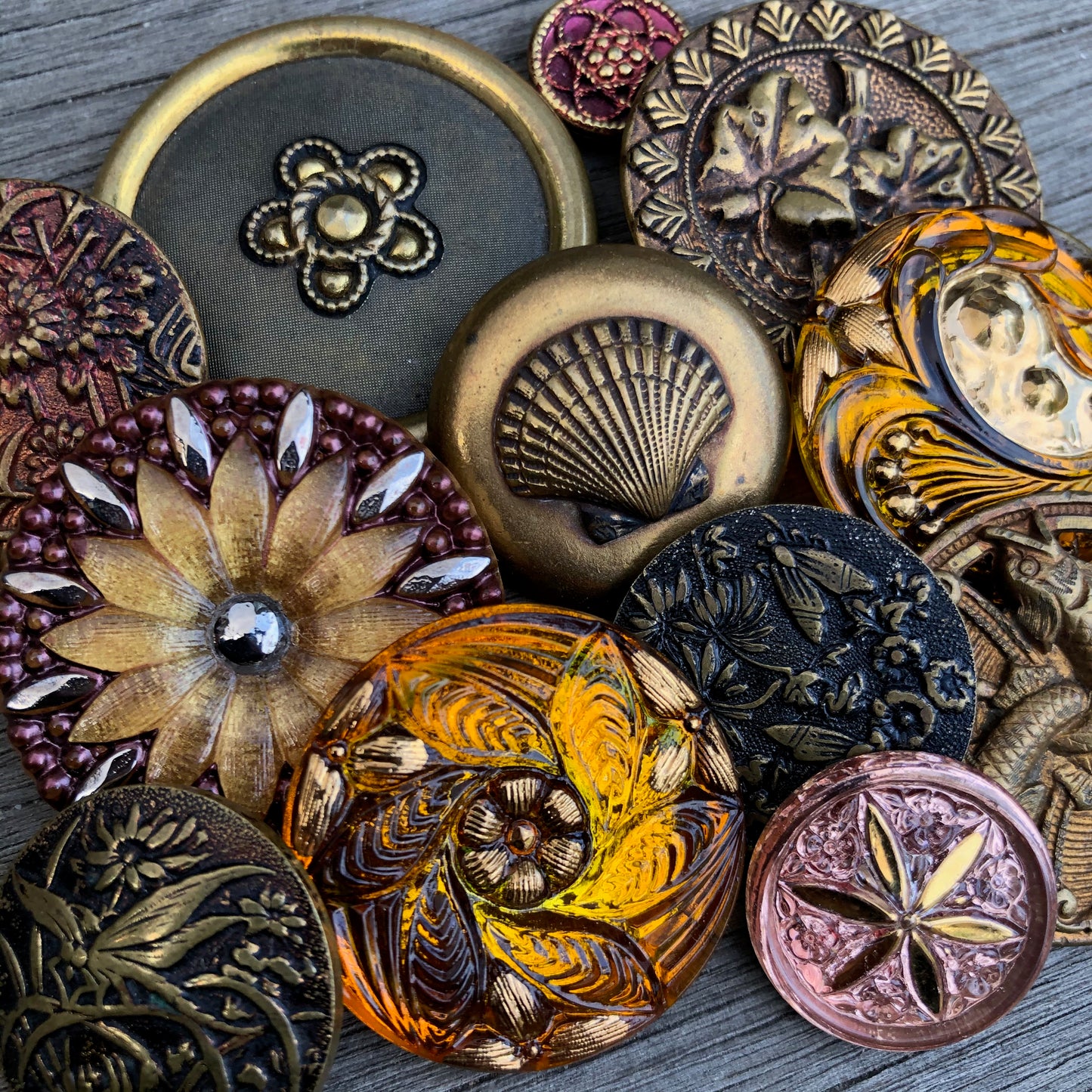 
                  
                    Van Gogh SUNFLOWERS Antique Button Necklace
                  
                