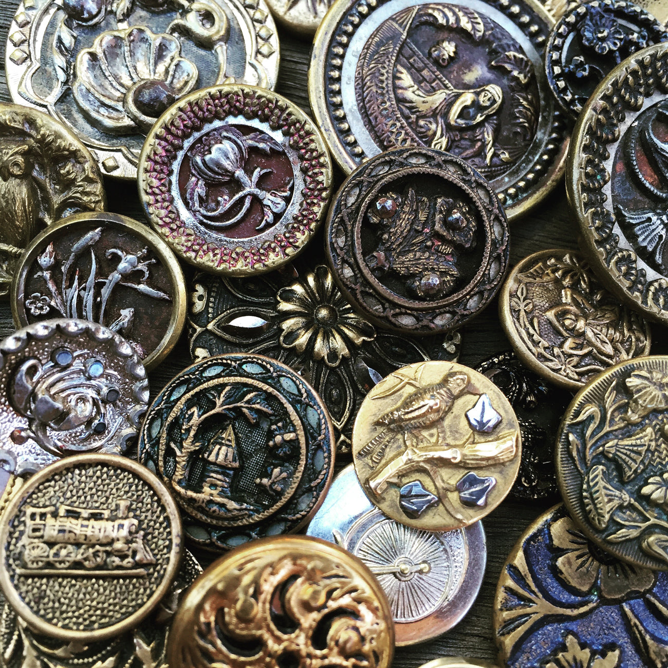 Firefly Buttons FIREFLY Vintage Button Necklace - BRONZE – Compass Rose Design