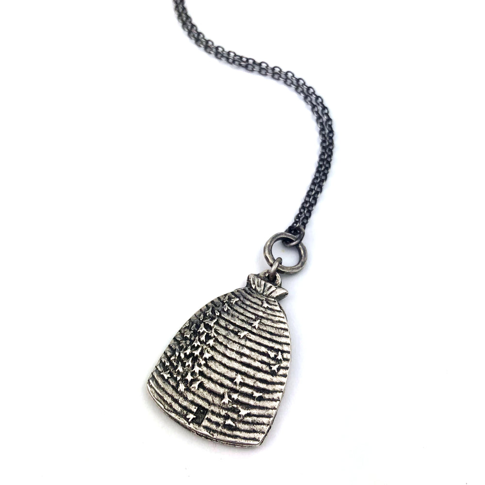 
                  
                    BEEHIVE Victorian Necklace - SILVER
                  
                