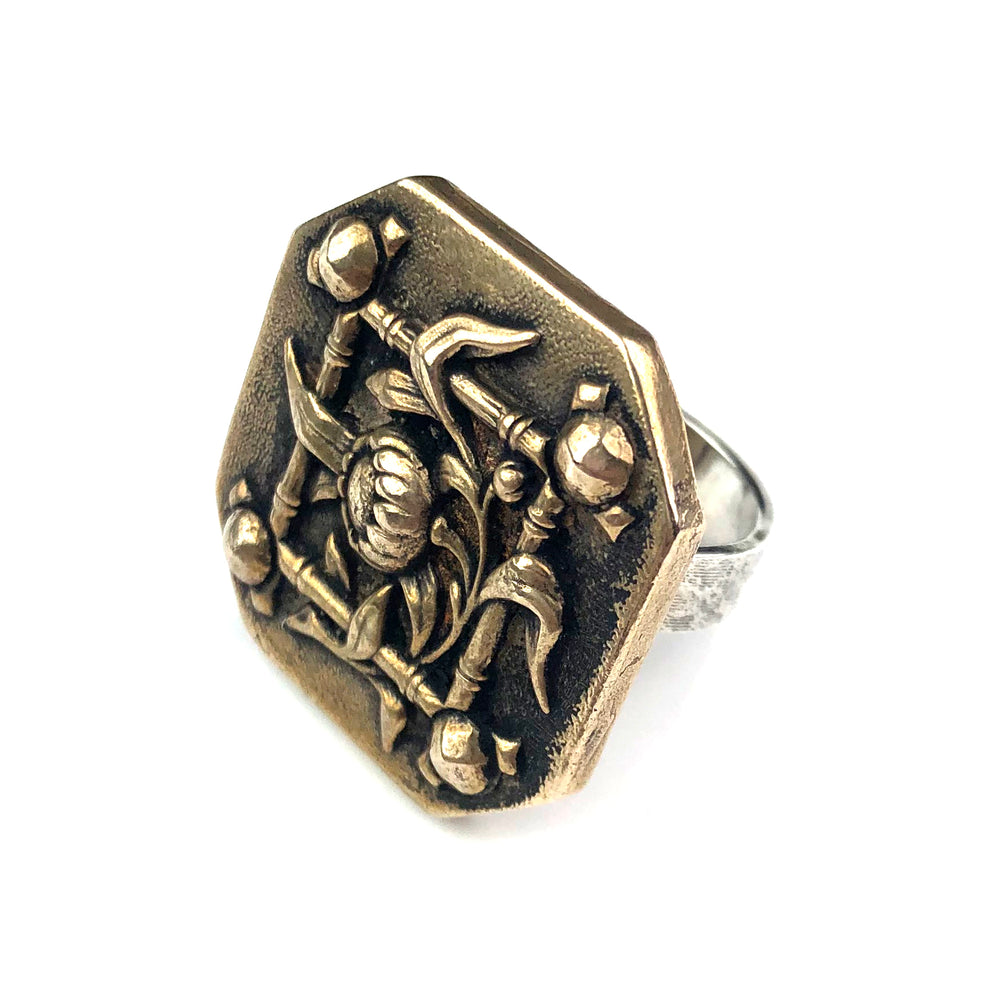 BELLE EPOQUE Antique Button Ring – Compass Rose Design