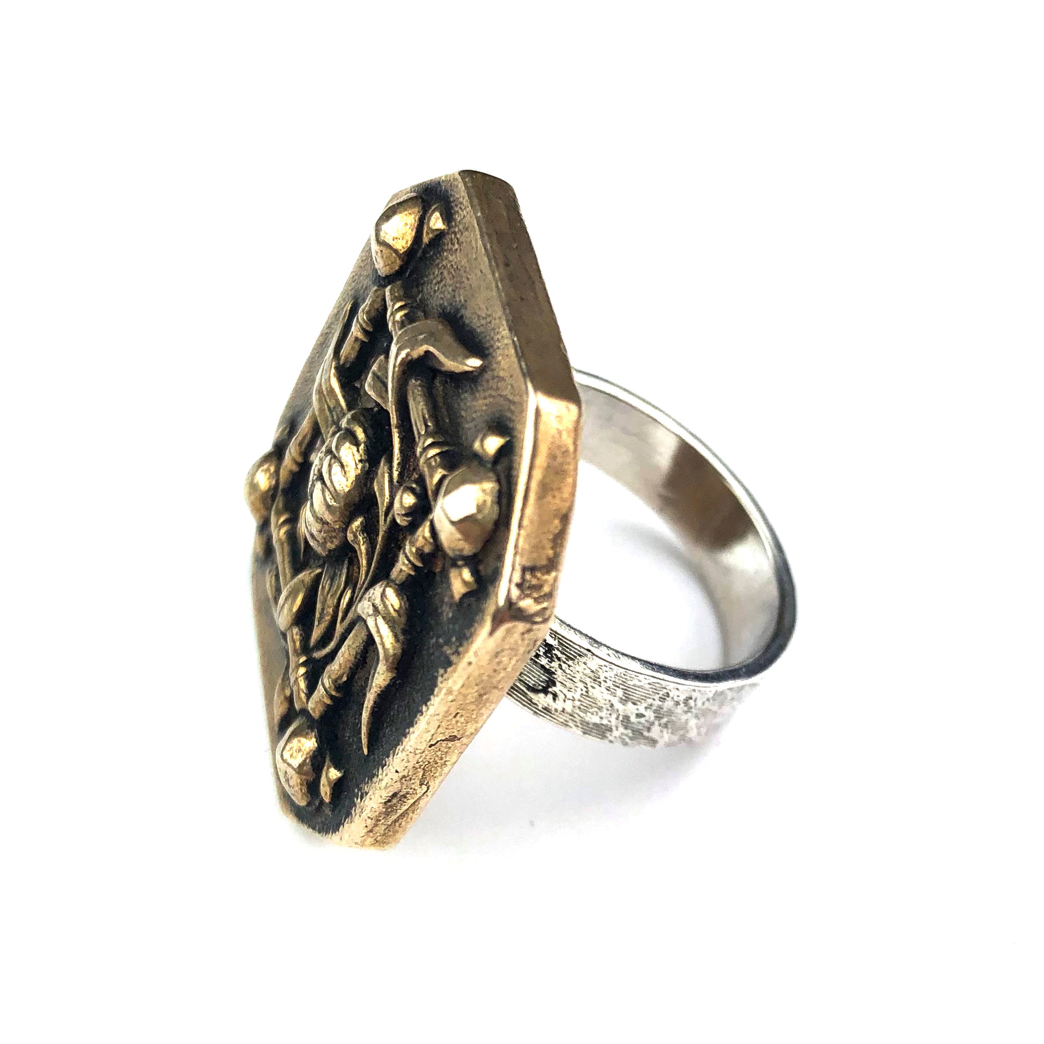 BELLE EPOQUE Antique Button Ring – Compass Rose Design