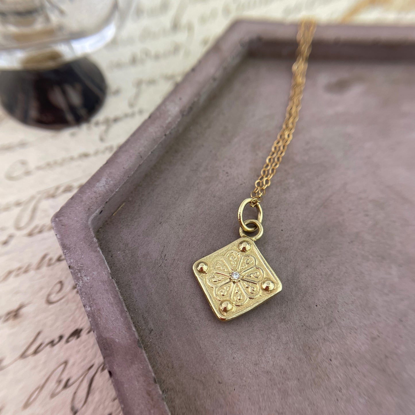 
                  
                    GRAVITY Necklace - Gold
                  
                